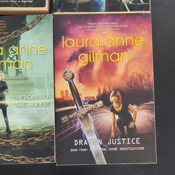 Paranormal Scene Investigations Series 1-4 Hard Magic by Laura Anne Gilman books - Picture 10 of 15